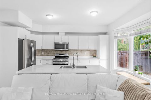 Photo 13 at 76 Westbury Court, Westbrook, Richmond Hill