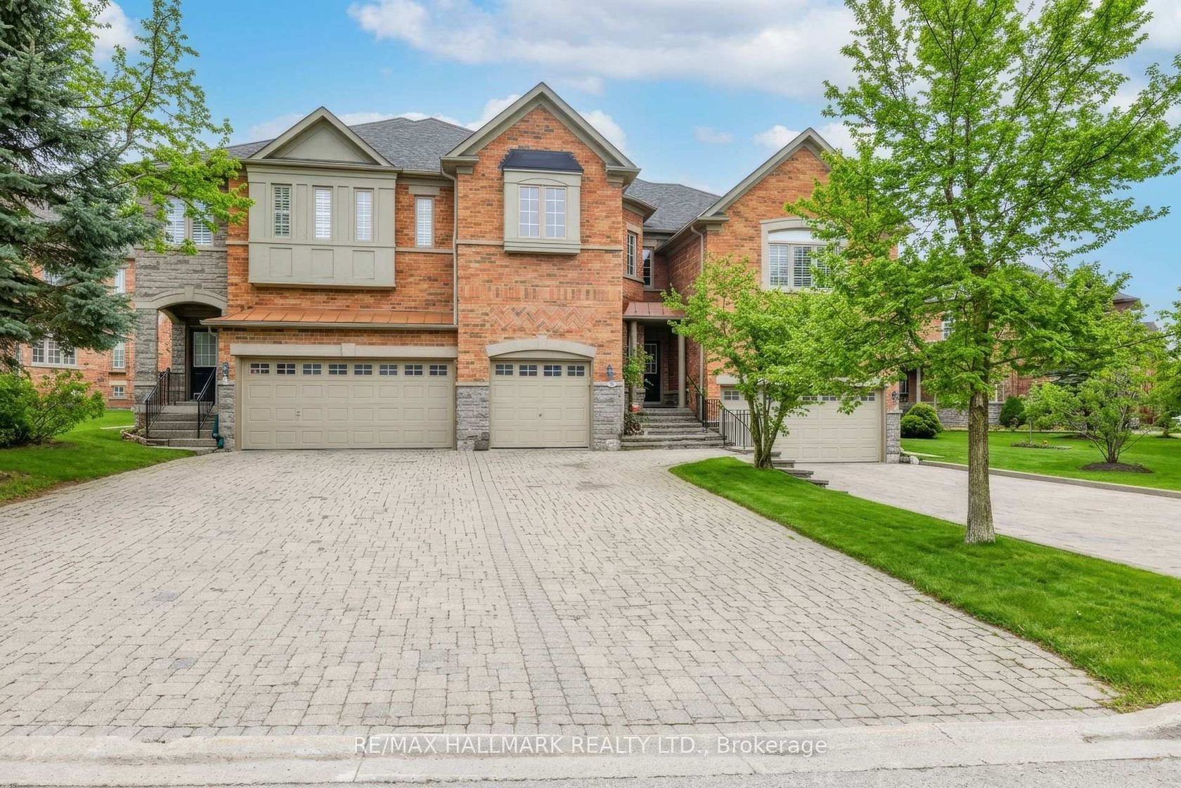 76 Westbury Court, Westbrook, Richmond Hill photo number 2