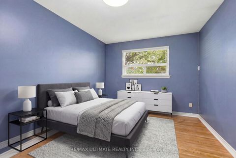 Photo 10 at 48 Venetian Crescent, Jane Heights, Toronto