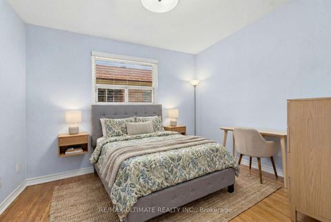 Photo 11 at 48 Venetian Crescent, Jane Heights, Toronto