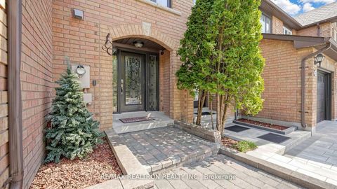 Photo 2 at 27 Mistleflower Court, Oak Ridges, Richmond Hill