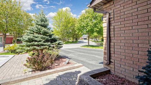 Photo 3 at 27 Mistleflower Court, Oak Ridges, Richmond Hill
