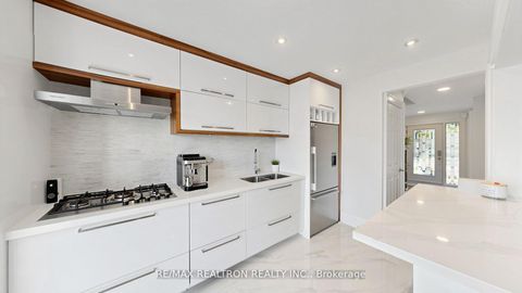 Photo 10 at 27 Mistleflower Court, Oak Ridges, Richmond Hill