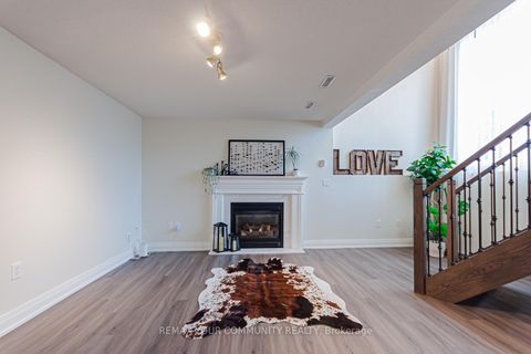 Photo 12 at 5 SELKIRK Crescent, Holly, Barrie
