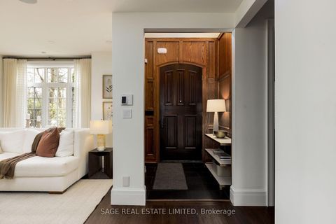 Photo 2 at 4 Reigate Road, Humber Valley, Toronto