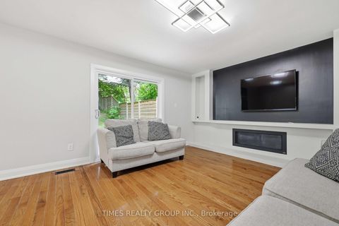 Photo 11 at 75 Beswick Drive, Central Newmarket, Newmarket