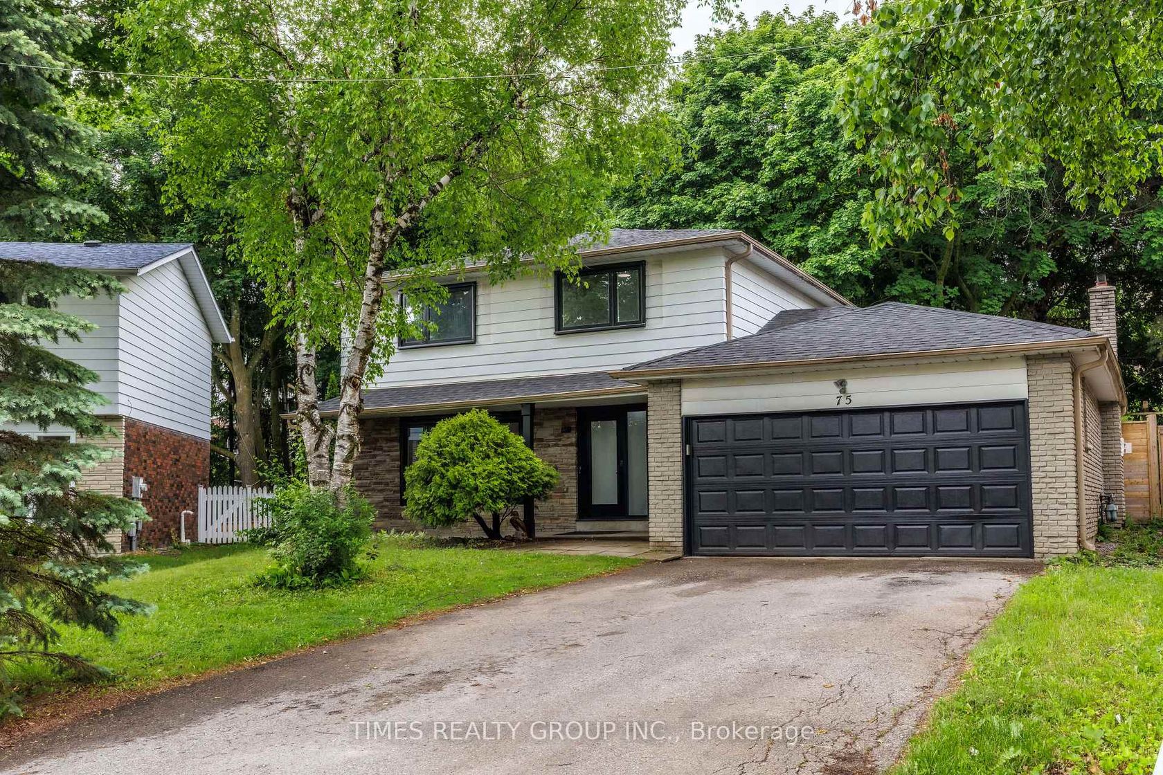 75 Beswick Drive, Central Newmarket, Newmarket photo number 2