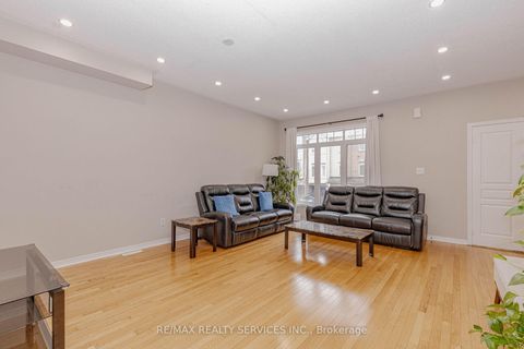 Photo 4 at 47 Curran Hall Crescent, Morningside, Toronto
