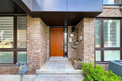 Photo 2 at 17 Thorncrest Drive, Patterson, Vaughan