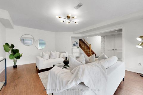 Photo 7 at 17 Thorncrest Drive, Patterson, Vaughan