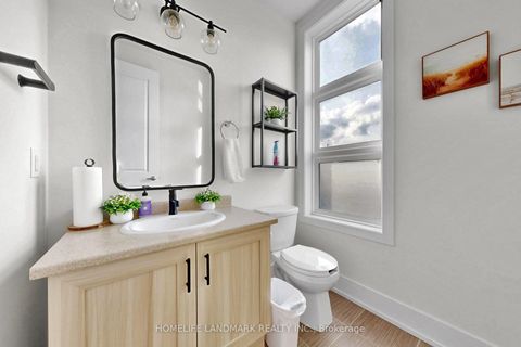 Photo 11 at 17 Thorncrest Drive, Patterson, Vaughan