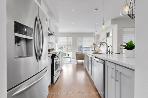 Photo 12 at 17 Thorncrest Drive, Patterson, Vaughan
