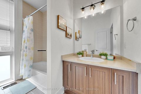 Photo 30 at 17 Thorncrest Drive, Patterson, Vaughan