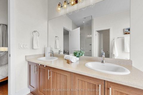 Photo 36 at 17 Thorncrest Drive, Patterson, Vaughan