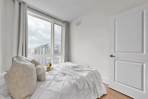 Photo 44 at 17 Thorncrest Drive, Patterson, Vaughan