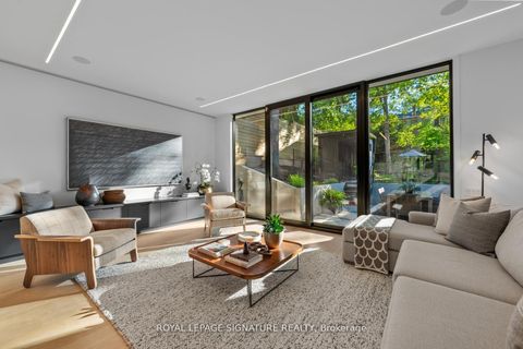 Photo 2 at 174 Kenilworth Avenue, The Beaches, Toronto