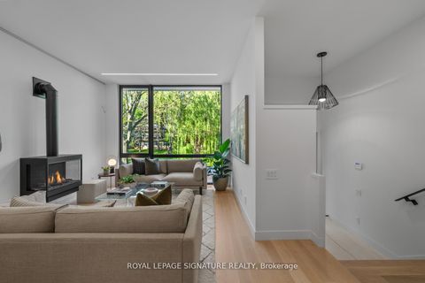 Photo 6 at 174 Kenilworth Avenue, The Beaches, Toronto