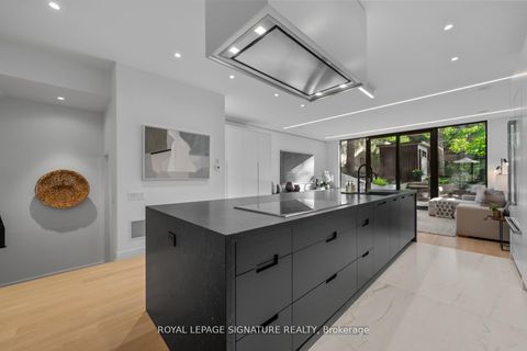 Photo 12 at 174 Kenilworth Avenue, The Beaches, Toronto