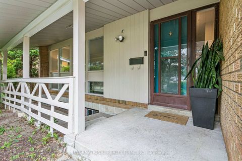 Photo 2 at 33 Kendleton Drive, Jamestown, Toronto