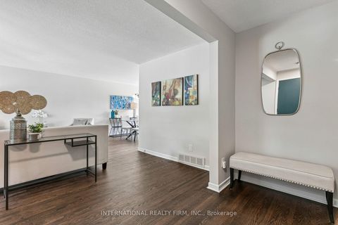 Photo 4 at 33 Kendleton Drive, Jamestown, Toronto