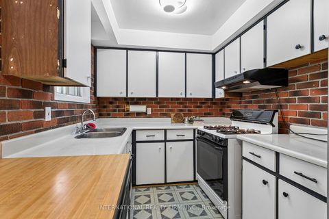 Photo 10 at 33 Kendleton Drive, Jamestown, Toronto