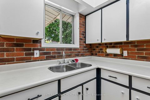 Photo 11 at 33 Kendleton Drive, Jamestown, Toronto