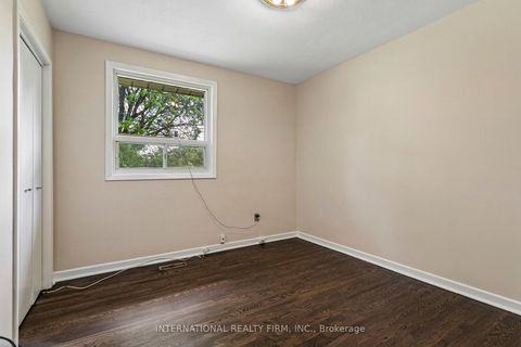 Photo 13 at 33 Kendleton Drive, Jamestown, Toronto