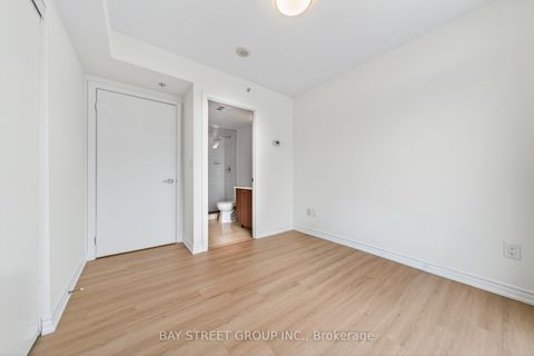 Photo 12 at 2009 - 5740 Yonge Street, Newtonbrook West, Toronto