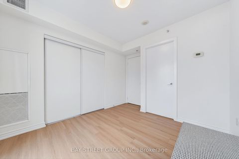 Photo 13 at 2009 - 5740 Yonge Street, Newtonbrook West, Toronto