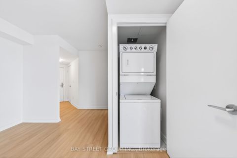 Photo 26 at 2009 - 5740 Yonge Street, Newtonbrook West, Toronto
