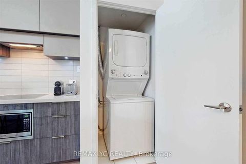 Photo 13 at 2212 - 8 Eglinton Avenue E, Mount Pleasant East, Toronto