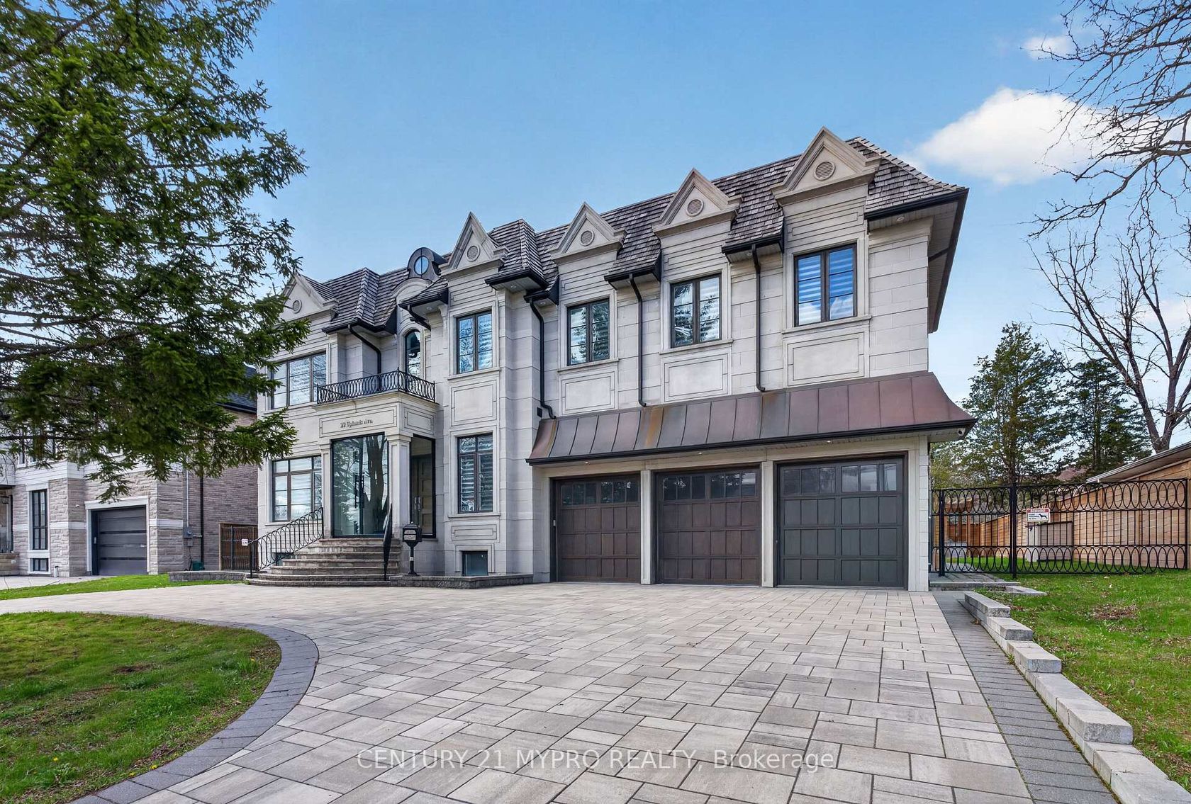 20 Uplands Avenue, Uplands, Vaughan photo number 2