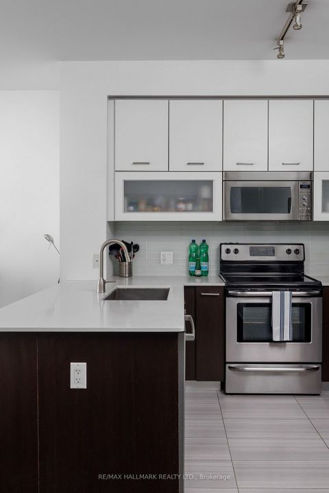 Photo 8 at 1401 - 530 St Clair Avenue W, Cedarvale, Toronto