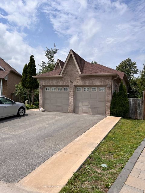 Photo 2 at 173 Wessenger Drive, Holly, Barrie