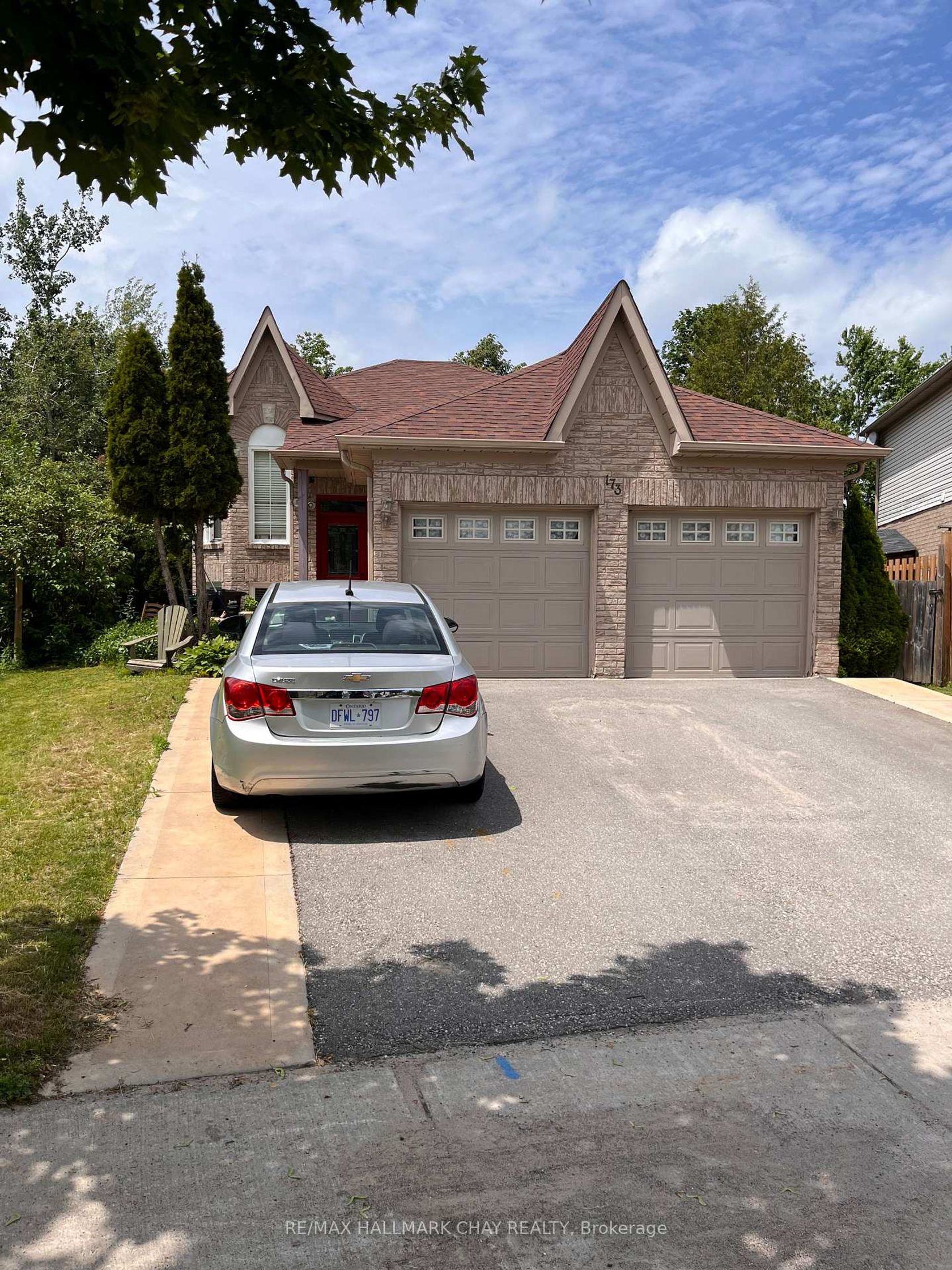 173 Wessenger Drive, Holly, Barrie photo number 2