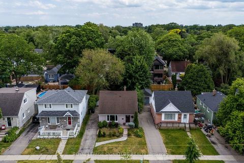 Photo 2 at 7 Putney Road, Alderwood, Toronto