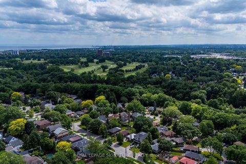 Photo 3 at 7 Putney Road, Alderwood, Toronto