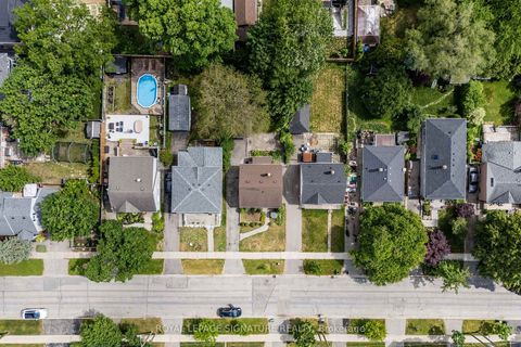 Photo 4 at 7 Putney Road, Alderwood, Toronto