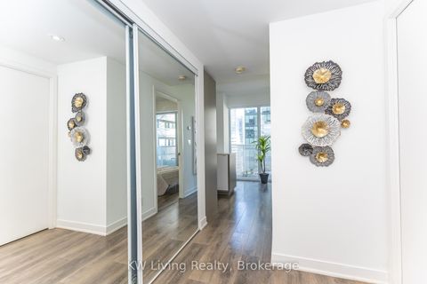 Photo 7 at 1010 - 88 Harbour Street, Waterfront Communities C1, Toronto