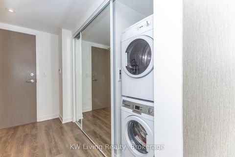 Photo 8 at 1010 - 88 Harbour Street, Waterfront Communities C1, Toronto