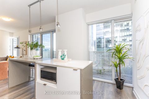 Photo 9 at 1010 - 88 Harbour Street, Waterfront Communities C1, Toronto