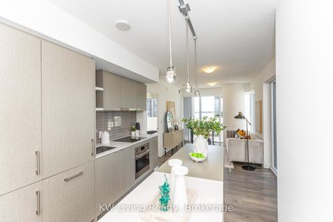 Photo 11 at 1010 - 88 Harbour Street, Waterfront Communities C1, Toronto