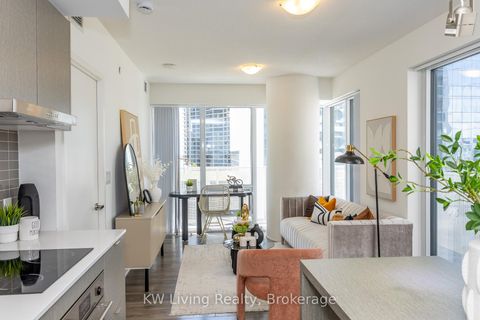 Photo 13 at 1010 - 88 Harbour Street, Waterfront Communities C1, Toronto