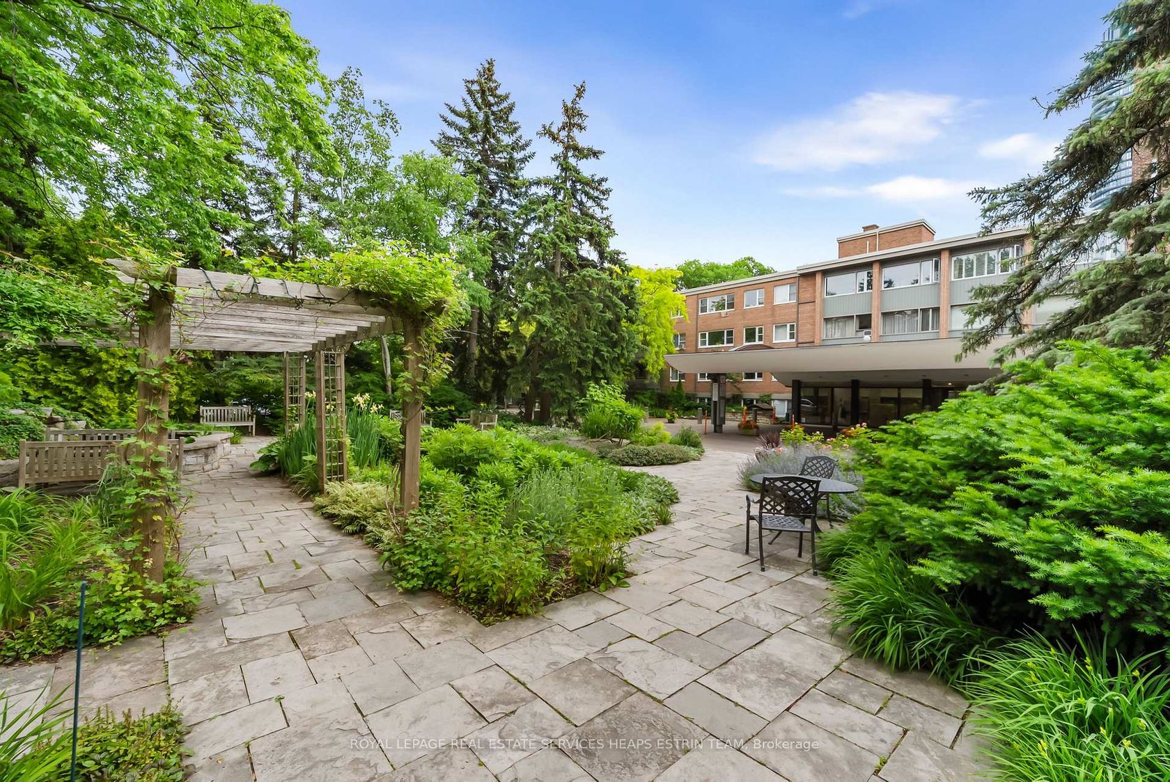 442 - 21 Dale Avenue, Moore Park, Toronto photo number 2