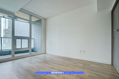 Photo 4 at 936 - 1 Concord Cityplace Way, Waterfront Communities C1, Toronto