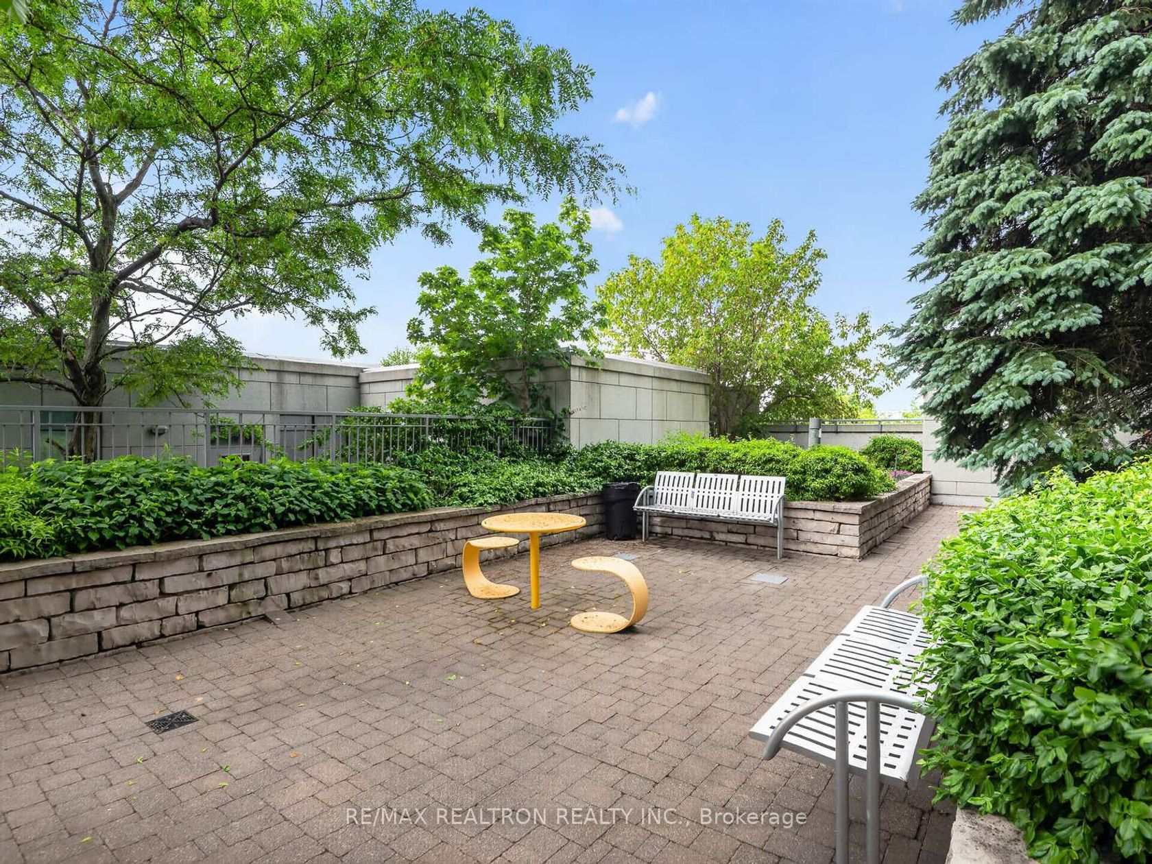 317 - 25 Greenview Avenue, Newtonbrook West, Toronto photo number 2