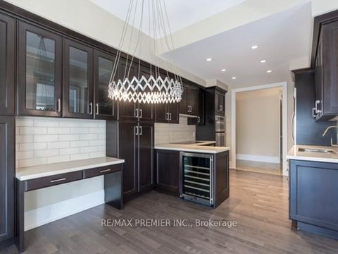 Photo 8 at 2315 - 70 Roehampton Avenue, Mount Pleasant West, Toronto