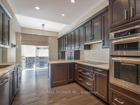 Photo 10 at 2315 - 70 Roehampton Avenue, Mount Pleasant West, Toronto