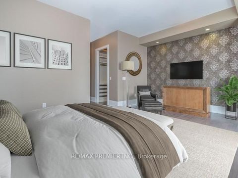 Photo 13 at 2315 - 70 Roehampton Avenue, Mount Pleasant West, Toronto