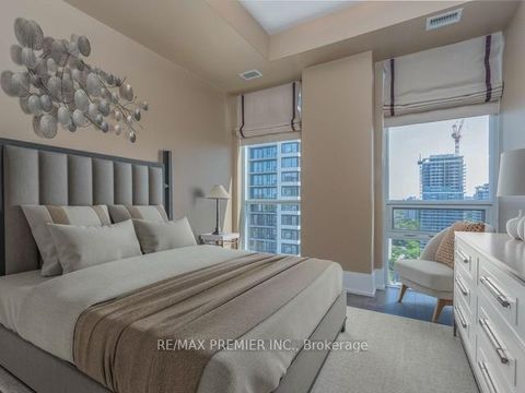 Photo 15 at 2315 - 70 Roehampton Avenue, Mount Pleasant West, Toronto